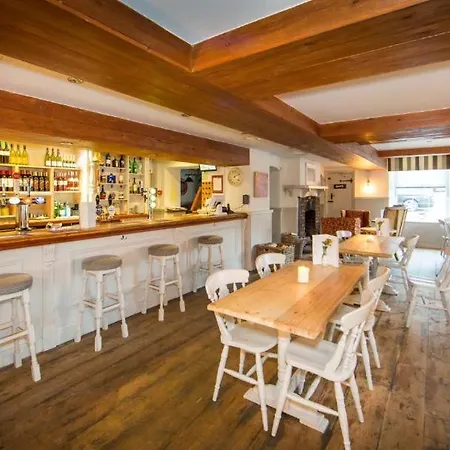 Airport - Darlington Arms - Bar & Food